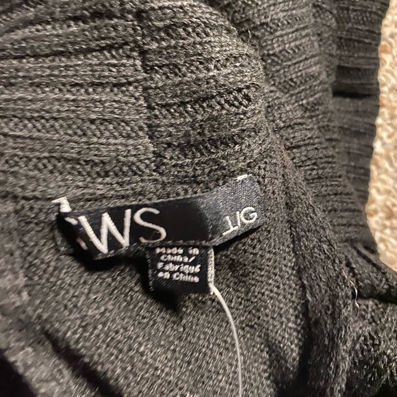 Nwt off shoulder shirt - Picture 4 of 5